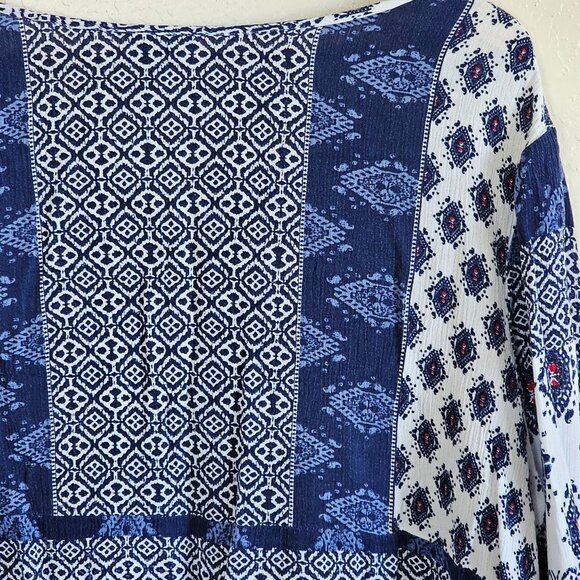 Boho-Chic Avenue Women's Tunic Top Size 22/24 Blue & White Patterned Rayon - Picture 3 of 7